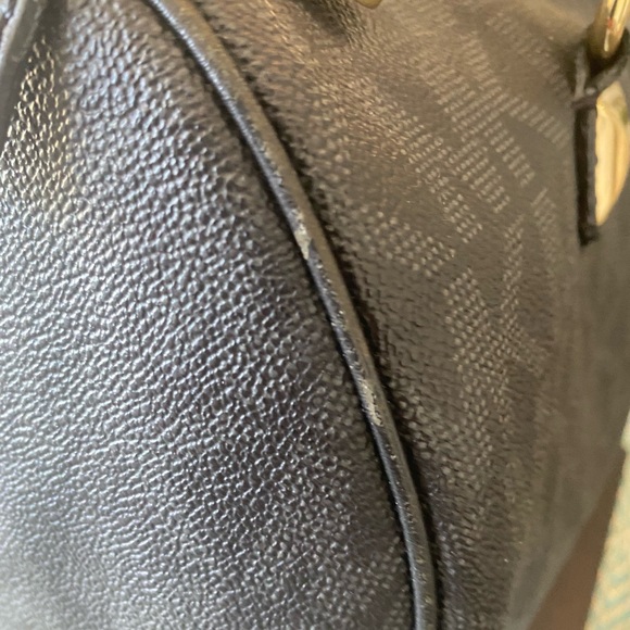 Michael Kors Signature Bag (Black) w/Gold Hardware. - Picture 9 of 14